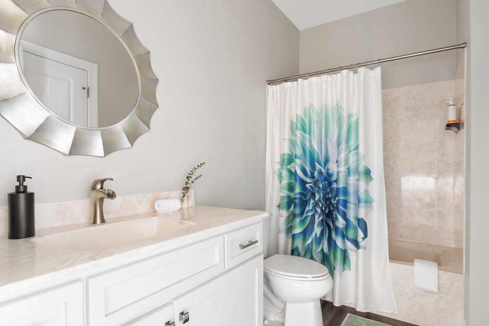 Sleeps 18! Private Pool, Hot Tub, Near Beach Miramar Dream House by Avantstay