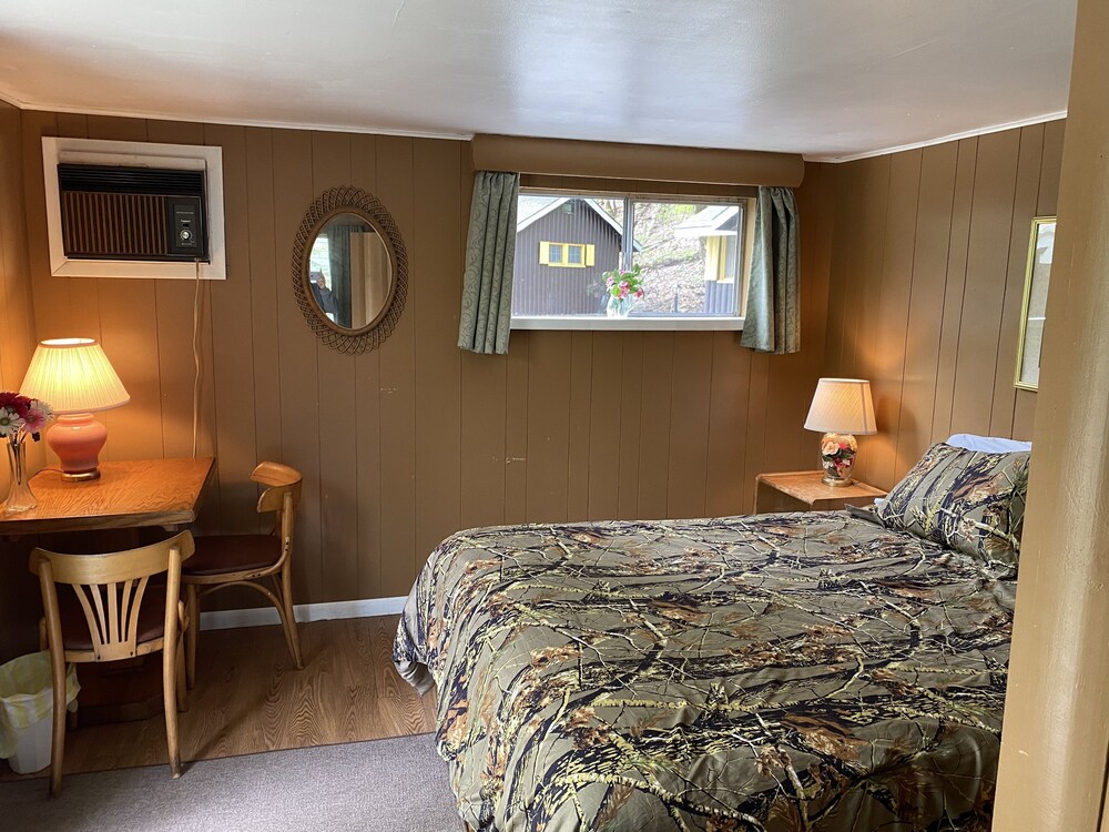 Amber Lantern Lake George Motel and Cottage Rentals