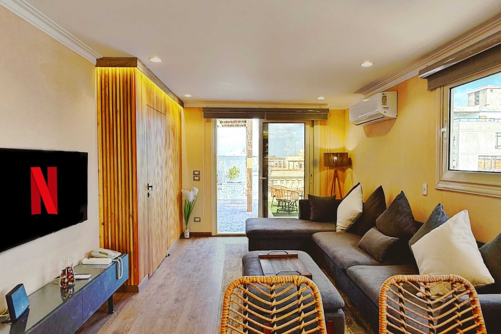 Xuru Stays I The 1bdr Rustic Rooftop w/ Wow Outdoor Terrace