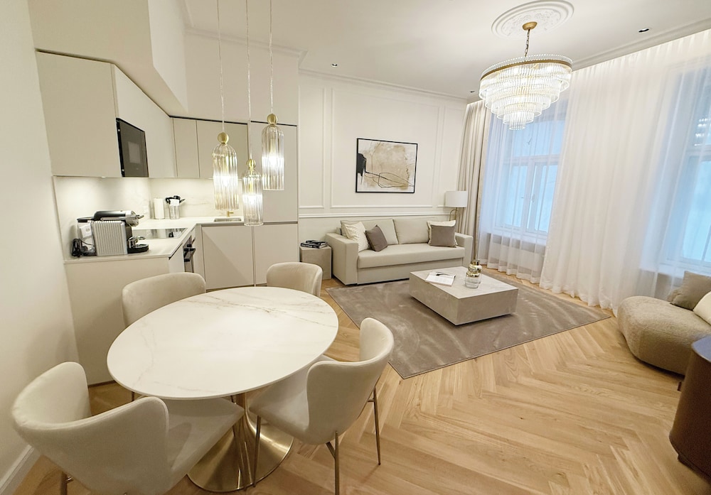 RAFAEL KAISER - Signature Apartments