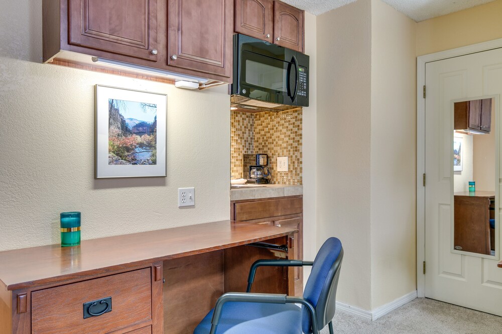 Half-mi to Light Rail: Greenwood Village Studio, photo 25
