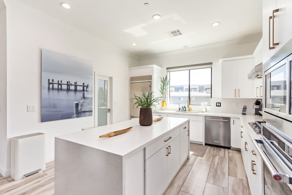 NEW Desert Standard Modern 3-level Oasis