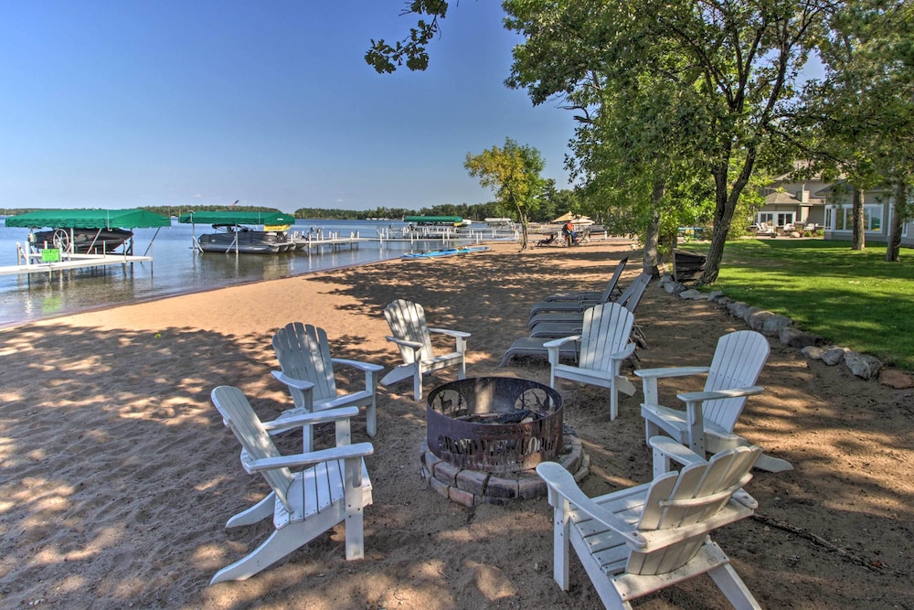 Alluring Nisswa Cabin on Gull Lake w/ Fireplace! view 5