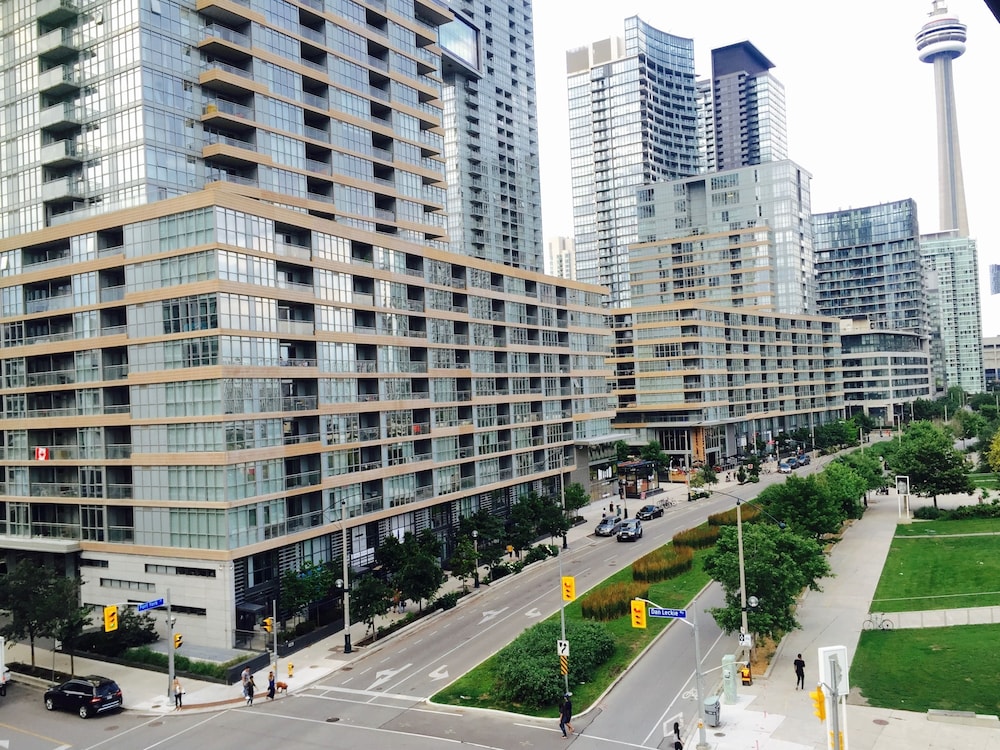 Beautiful Home by Rogers Centre-0
