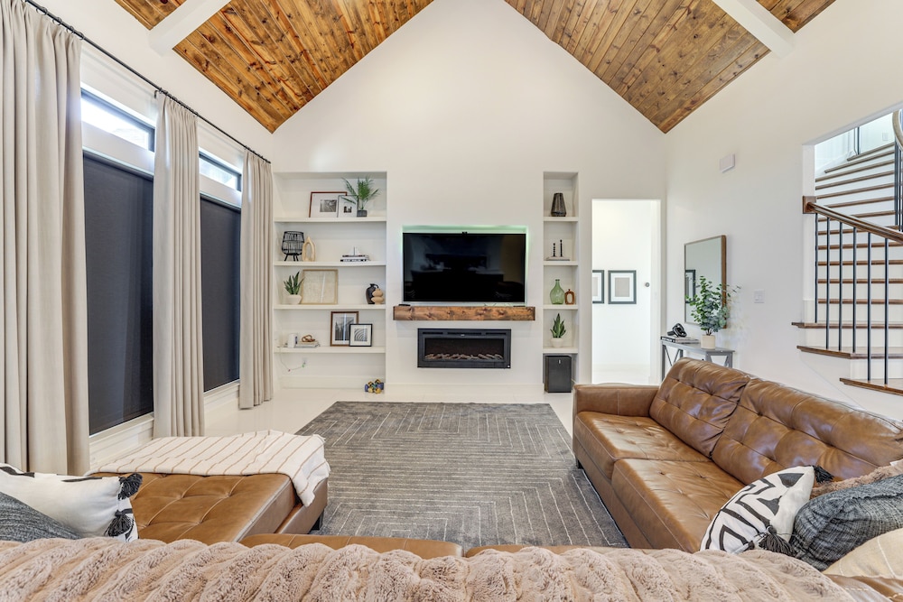 Luxe Retreat w/ Patio & Fenced Yard in Waxahachie!