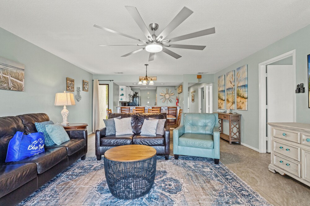 One More Round! 3BR 3BA Sleeps 10! 11 Pools! Golf Courses! Tennis Courts!