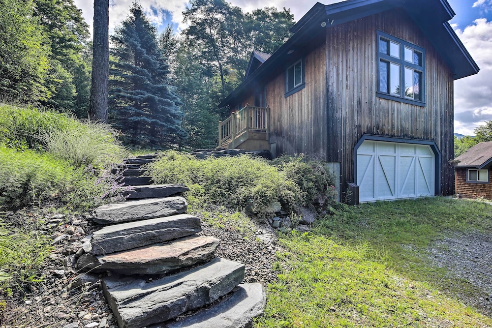 Airy & Bright Hideaway Near Smugglers' Notch! view 2