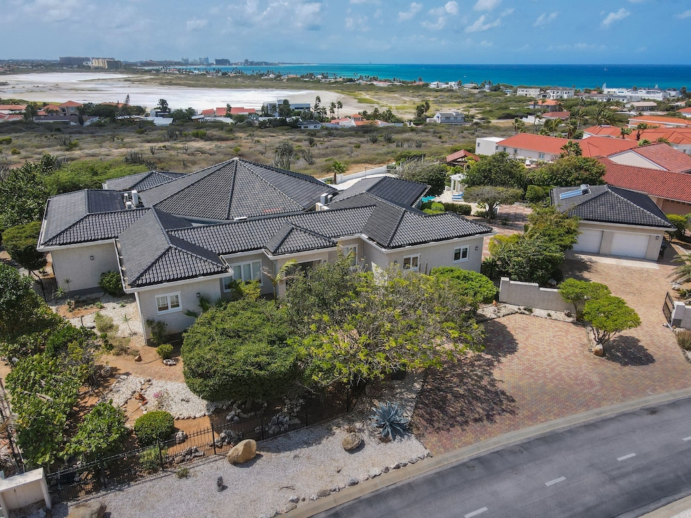 180 Ocean View 2 min to Beach Jacuzzi