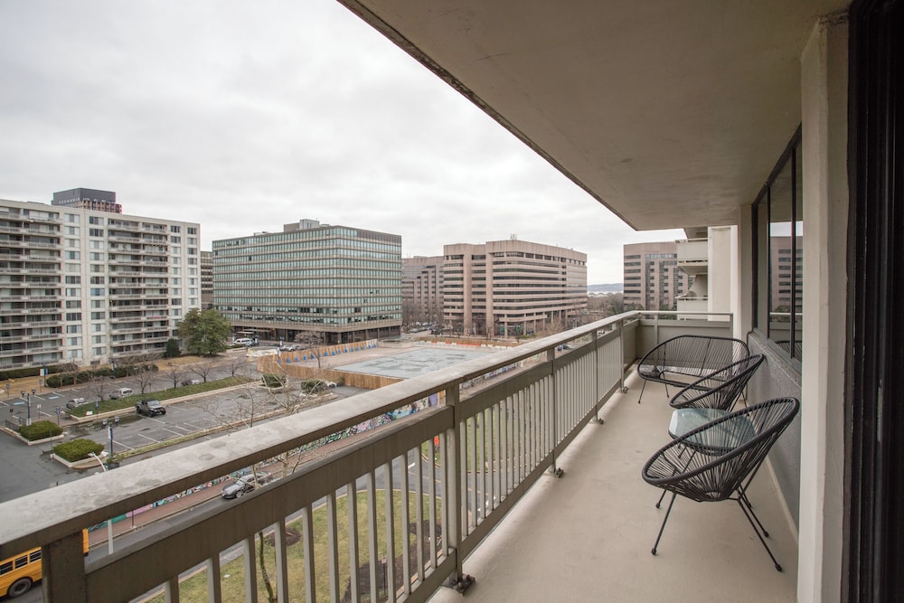 Convenient Apt Near Airport
