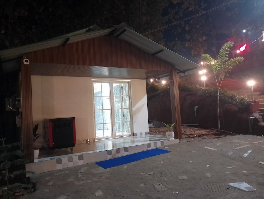 HIYAS RETREAT