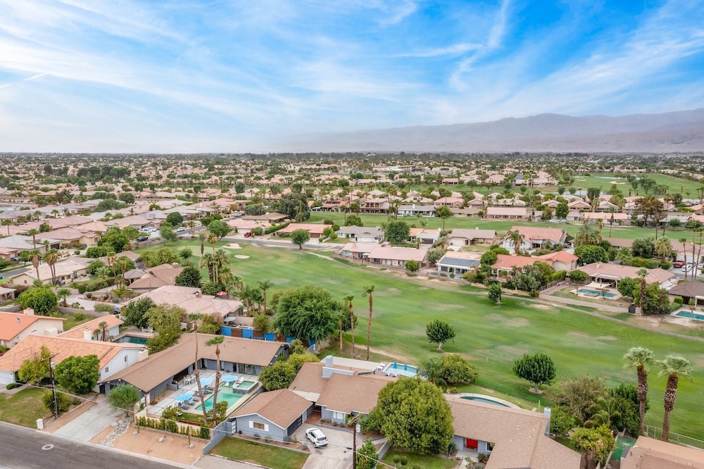 Quinta Green by Avantstay Modern Home w/ Pool, Spa & Golf Course! view 2