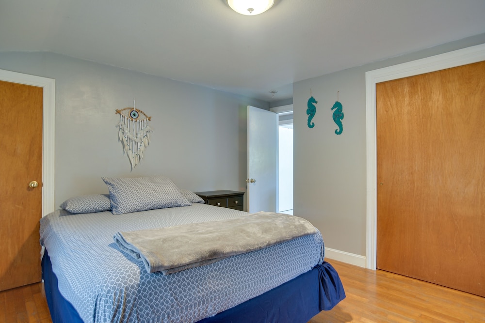 1 Mi to Windmill Beach: South Yarmouth Apt!