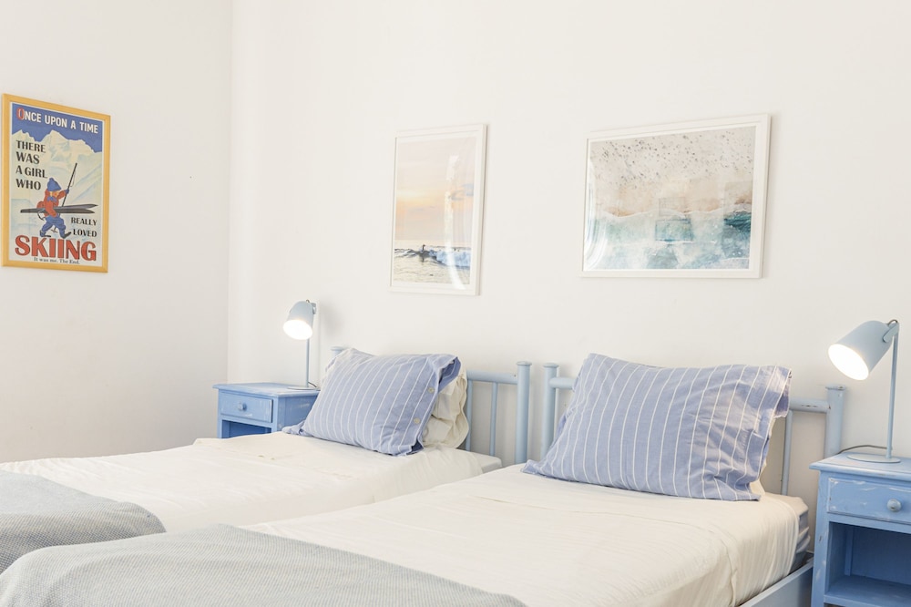 Coastal Charm Chalet by Cadenzalux