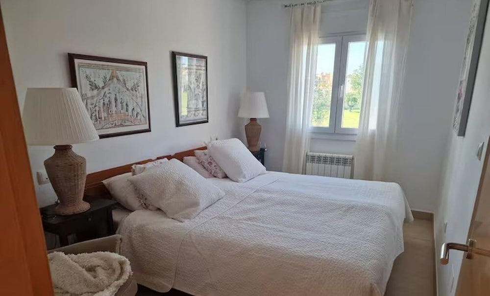 Luxury Villa - Pet Friendly & Free Parking
