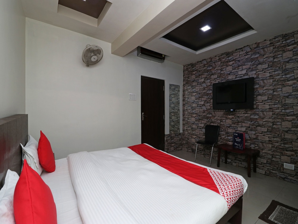 OYO 11722 Crystal Guest House