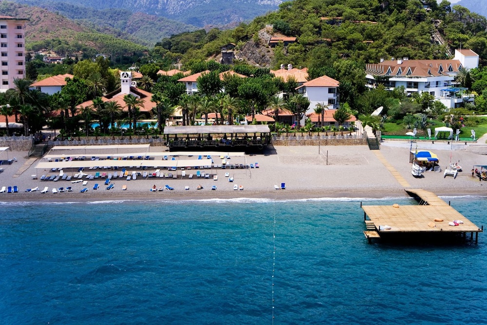 Larissa Akman Çamyuva - All Inclusive
