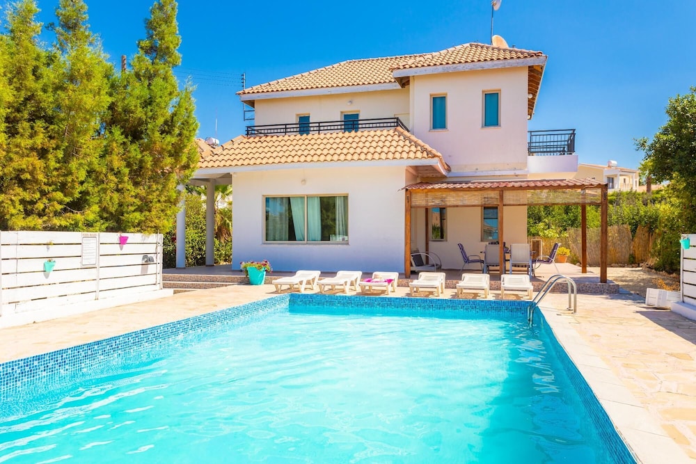 Villa Aristotle in Peyia