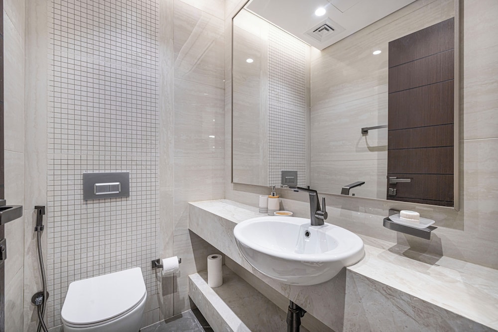 Nobles Suites by Hostiva - City View