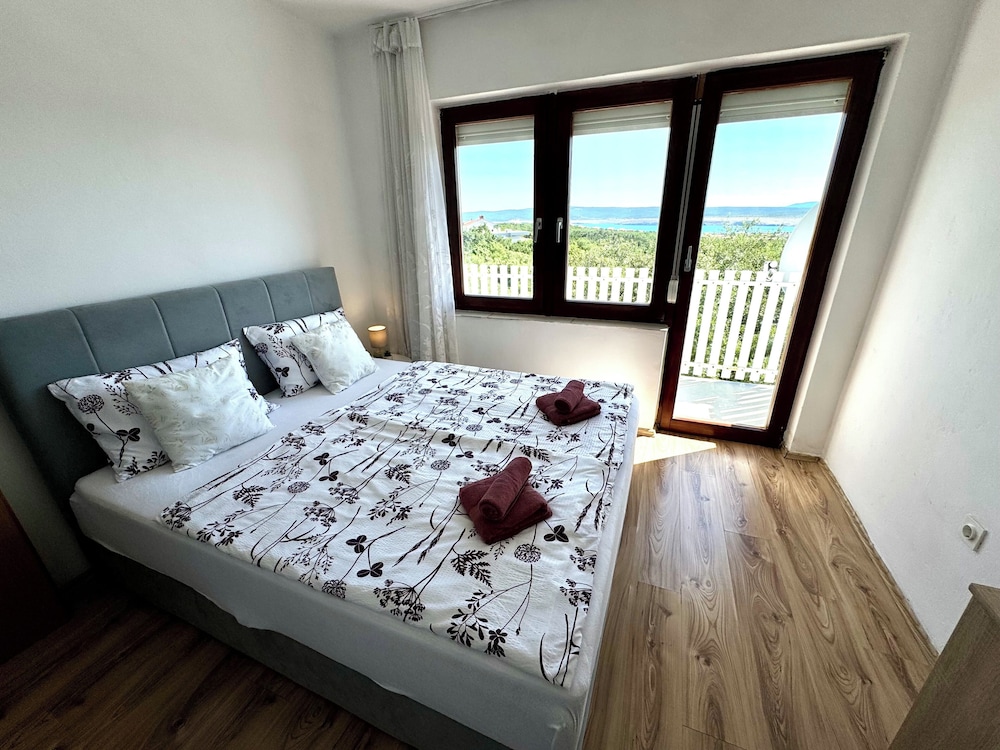 Apartment Lora 2