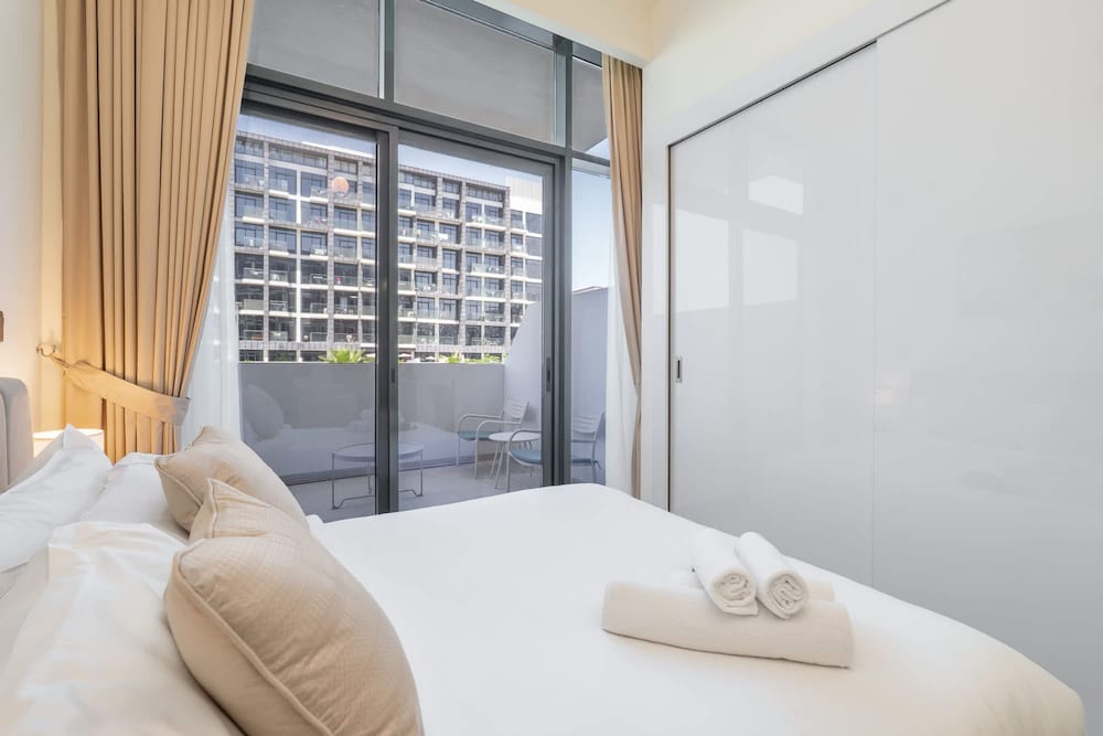 Stylish Studio Retreat in Riviera 33 Near Downtown