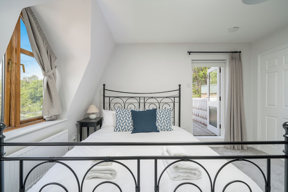 Chic 2BR Battersea Flat - Terrace & Pet-Friendly