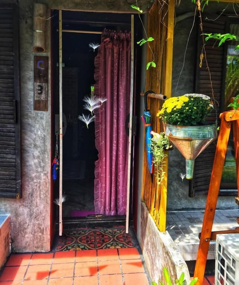 Artist Place Trat
