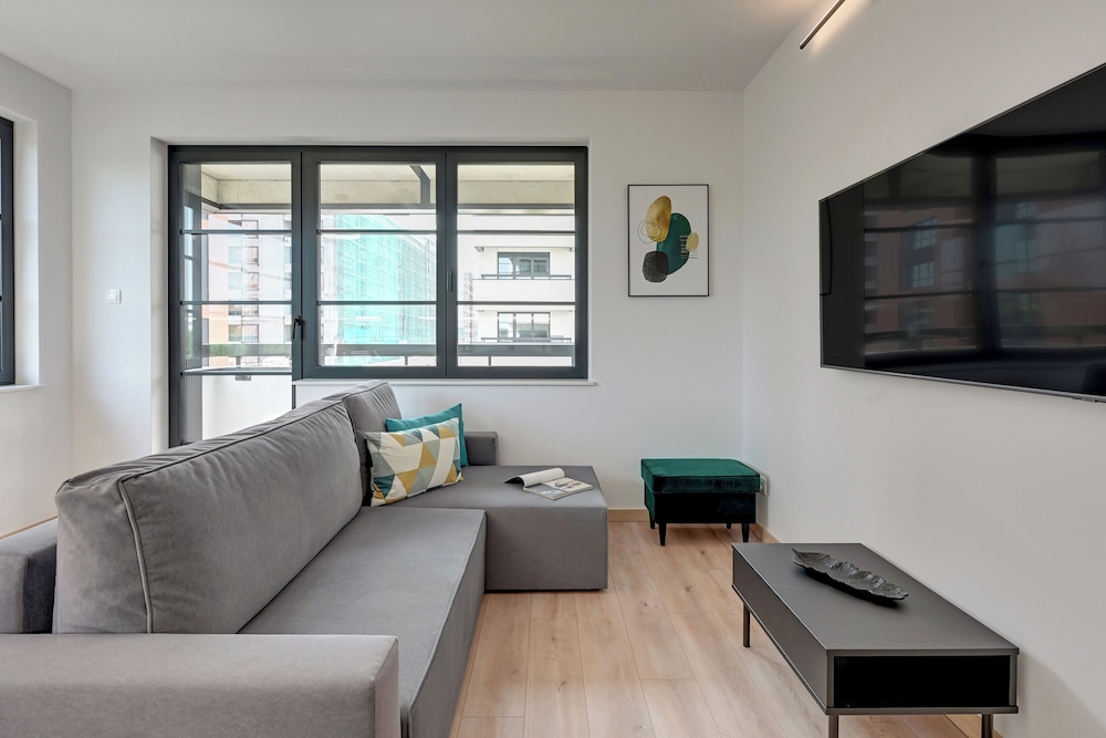 Doki Living - Foodhall & Parking by Downtown Apartments