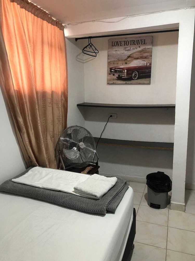 Memphis Hostal - Hostel