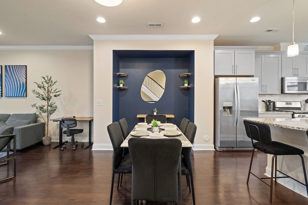 Luxe 3BR Townhouse in Camp North End
