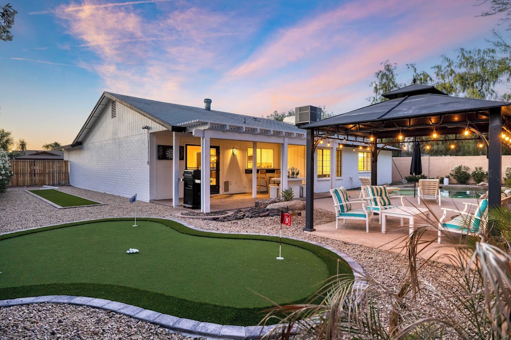 Sol Vista Private Oasis w/ Pool, Putting Green, and Prime Location