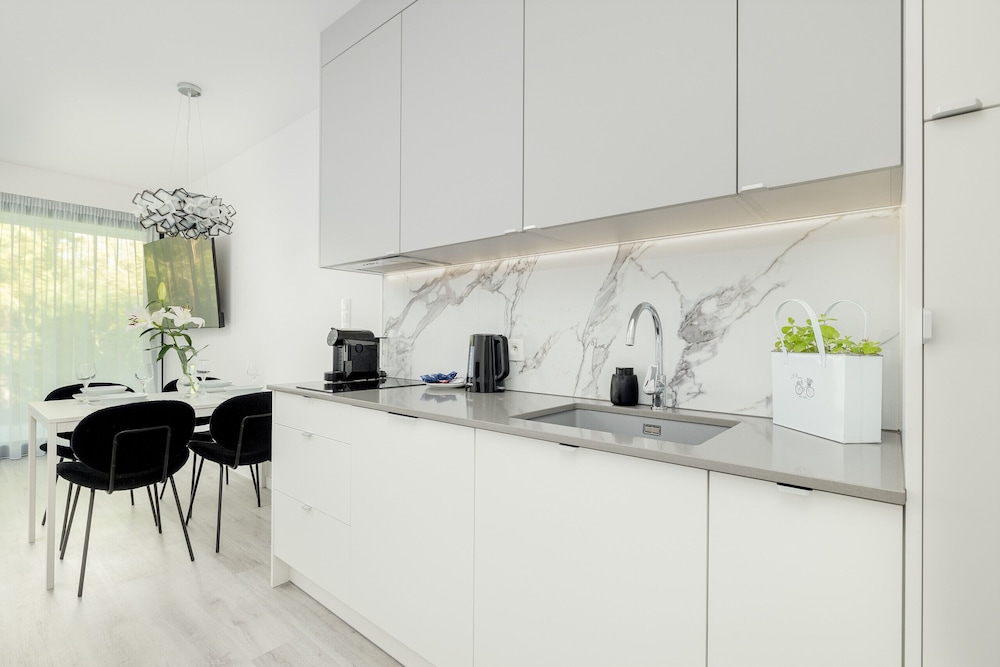 Air-conditioned Studio for 4 by Renters