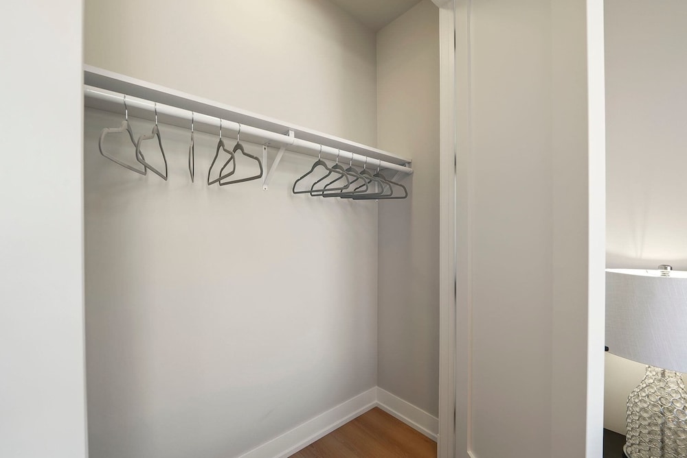Chicago Modern Condo 2br2ba Balcony Free Park
