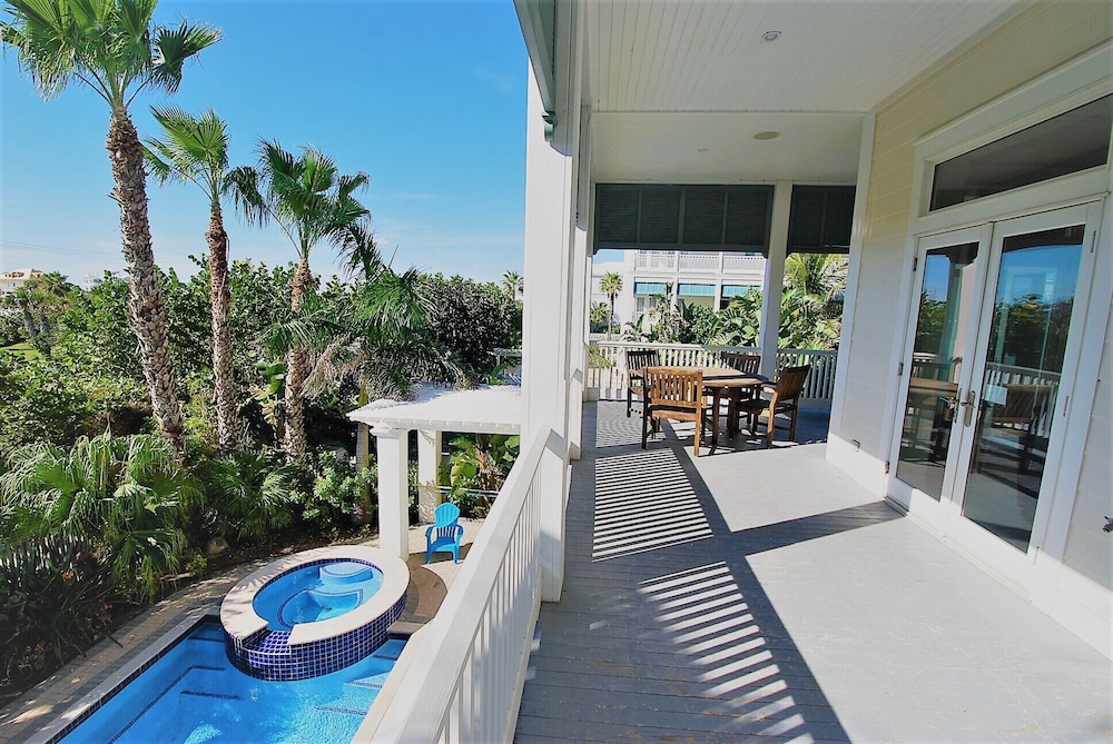 Bella Casa - Private House With Hot Tub 4 Bedroom Home by RedAwning