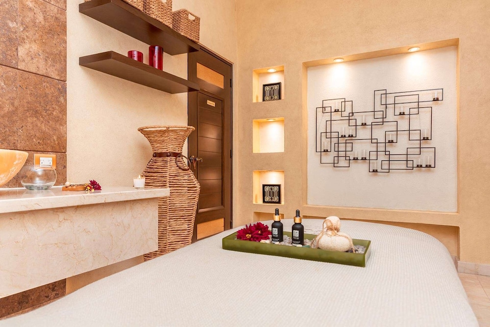 Deluxe Condo at Villa Del Palmar
