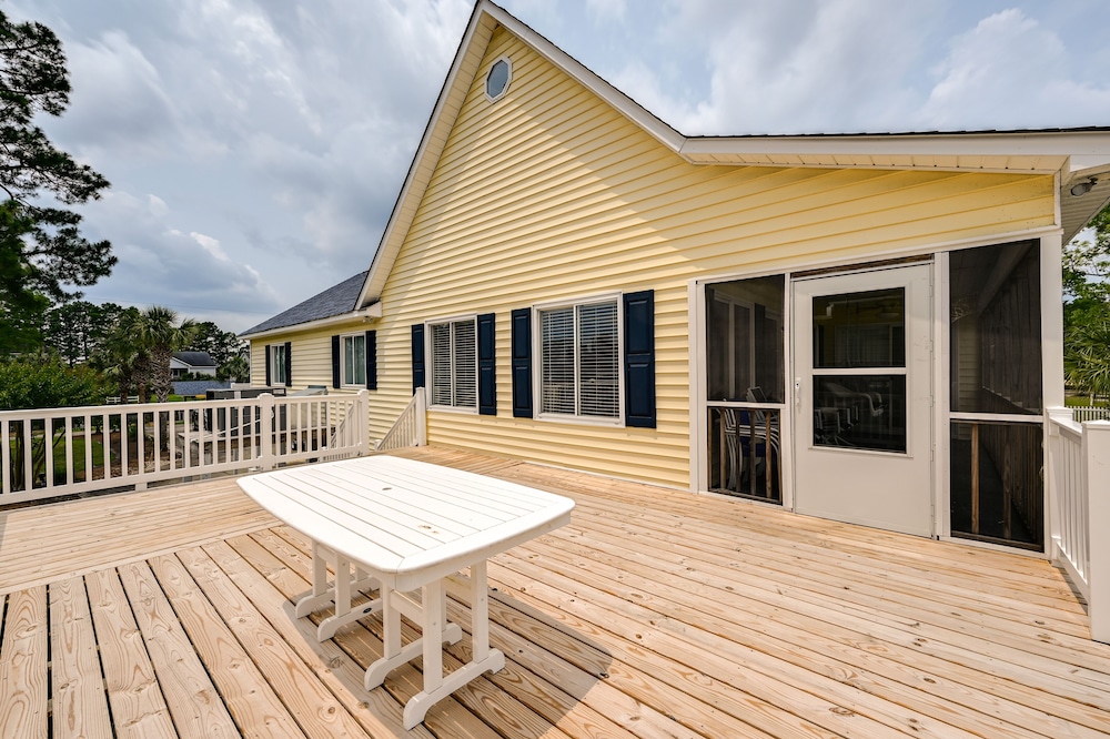 Chocowinity Waterfront Getaway w/ Boat Dock!