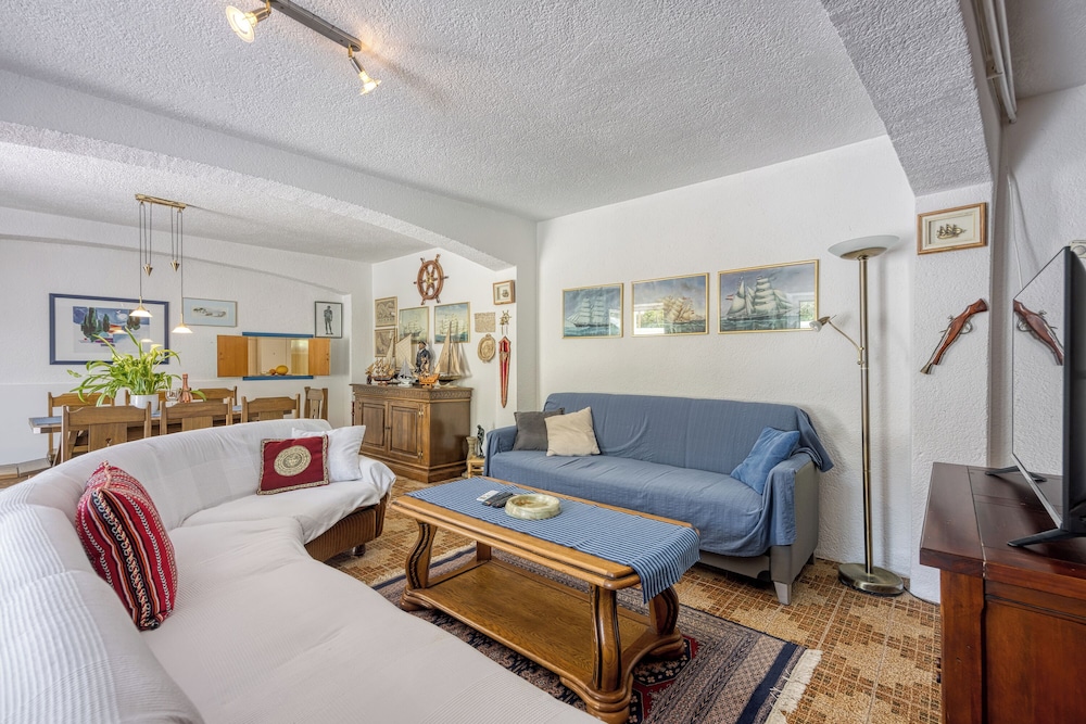 Captain's House - Sv. Jakov