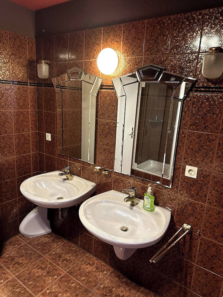 Large Apartment for 3-10 People Near Halle and Leipzig
