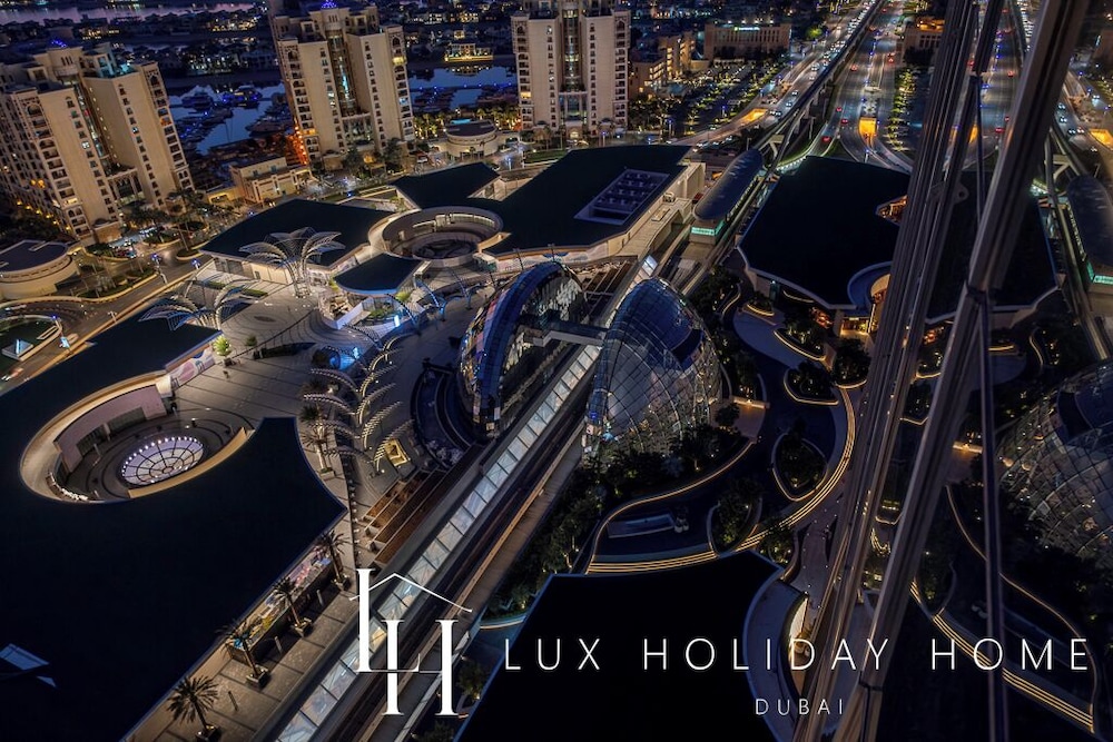 LUX Iconic Views at Palm Tower Suite 1