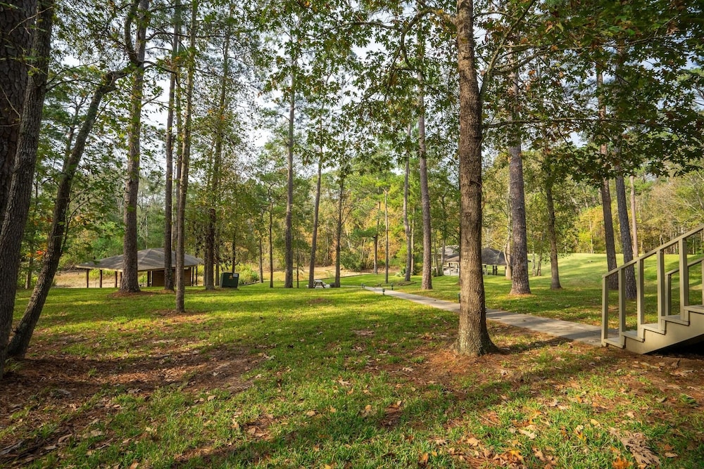 Wooded Lake Retreat 3 Bedroom Home
