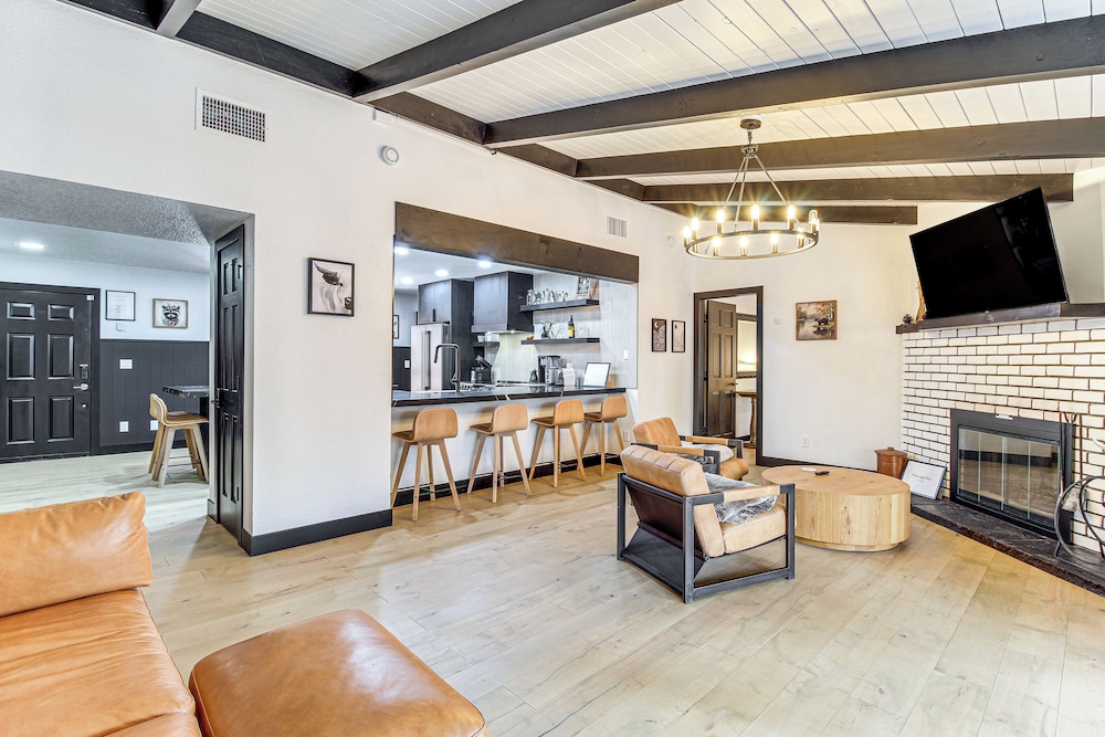 Sledding Thrills & Fireside Warmth: Pinetop Home