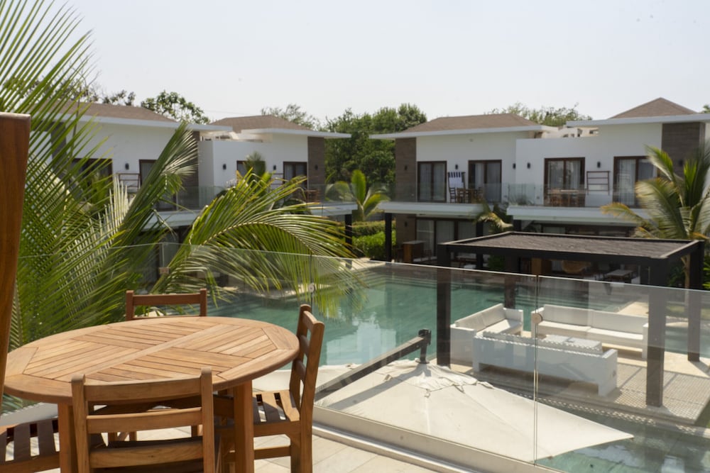 Pool Entry 7 Guests 2 Bedrooms