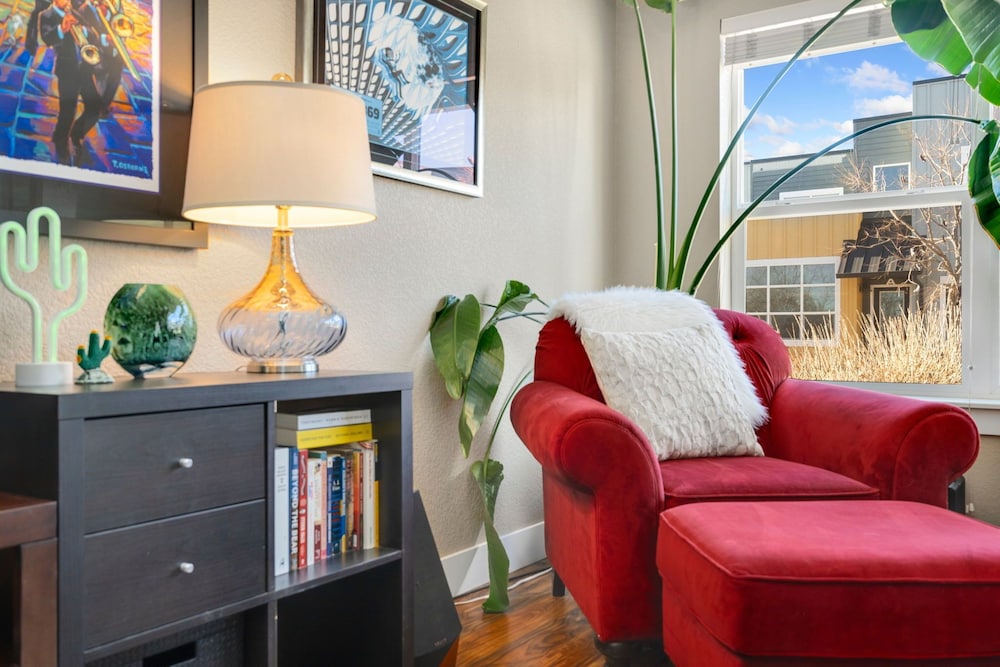 Old Town North Getaway King Beds & Game Room!