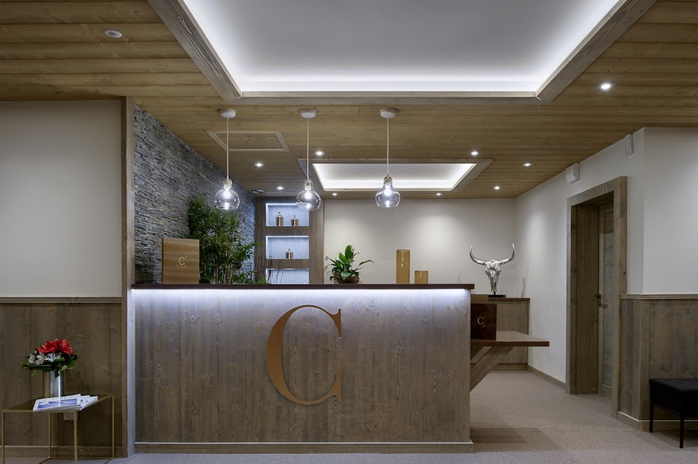 Lobby & Reception