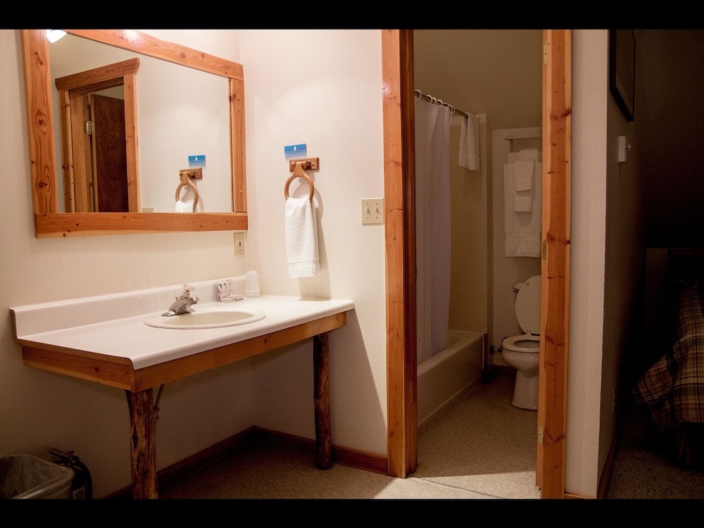 Whittaker's Motel & Historic Bunkhouse