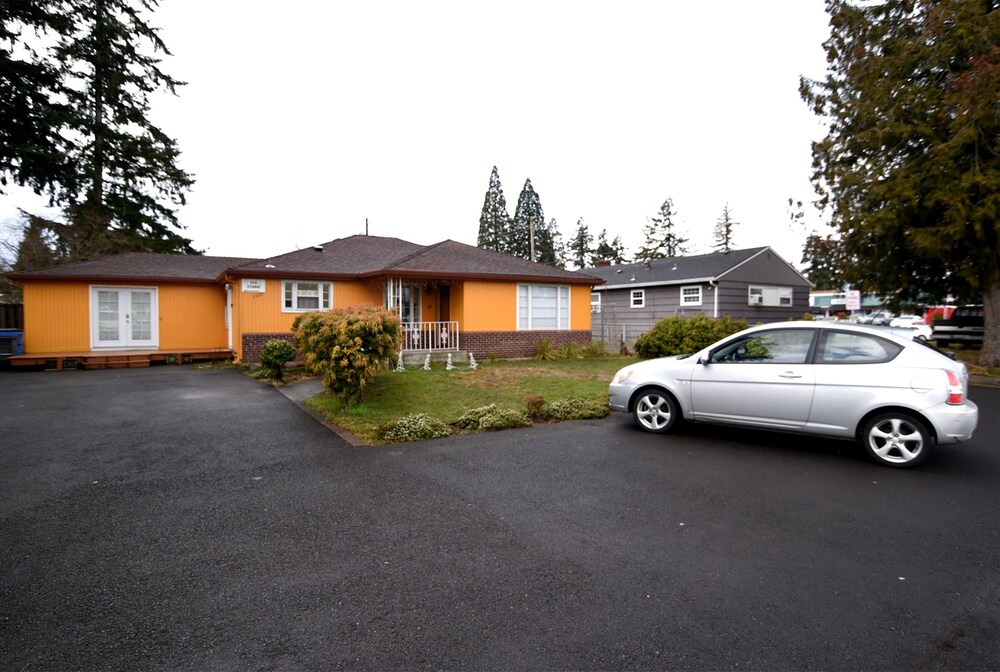 Lilyspring PDX Vacation Apartments view 3