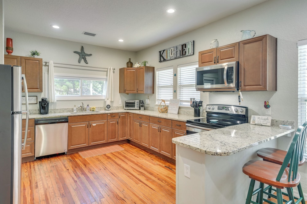2 Blocks to Canal St: New Smyrna Beach Home