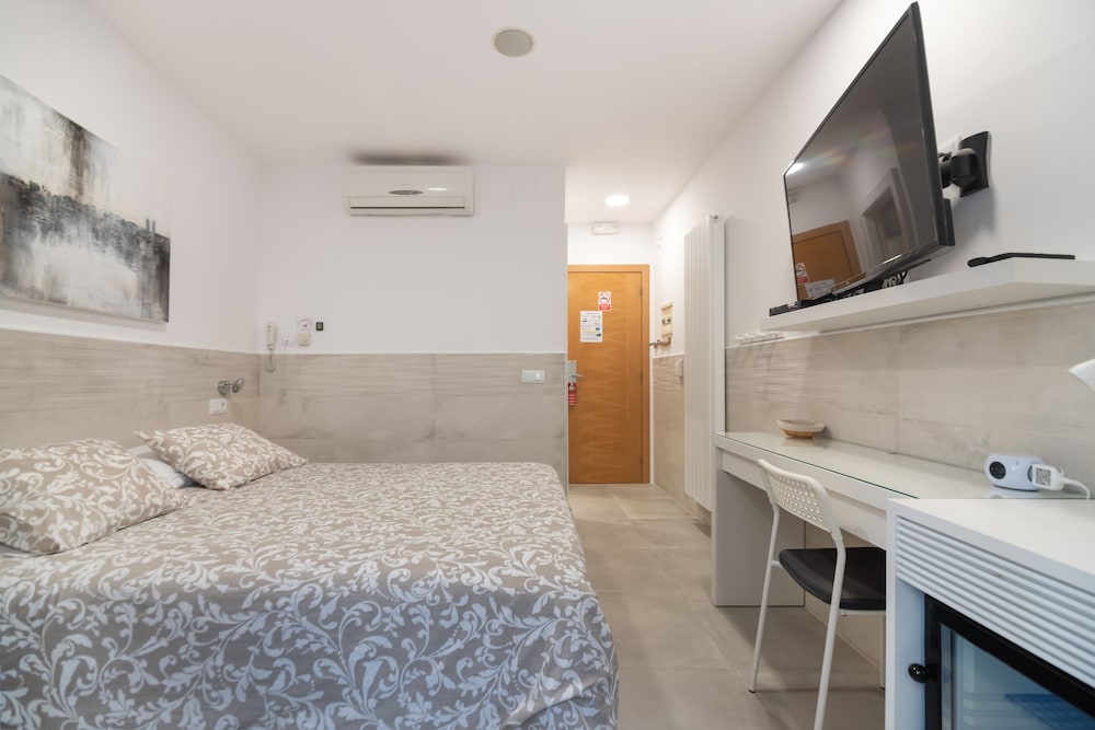 Hostal House