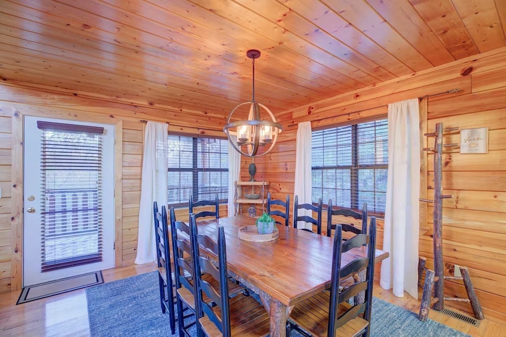 All Ya Need 4 Bedroom Cabin