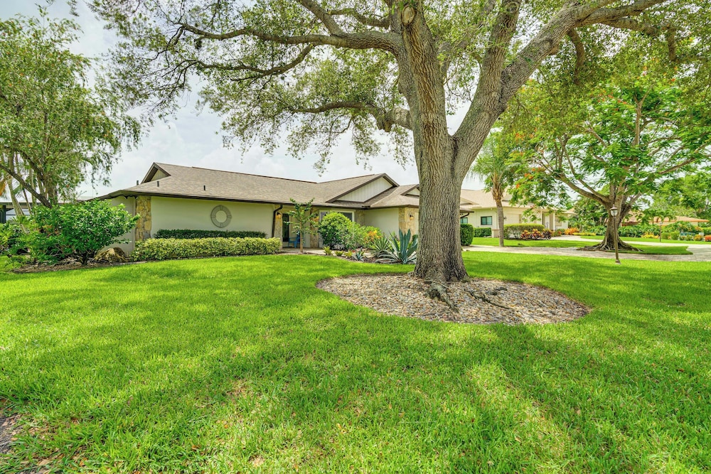 10 Mi to Beach: Poolside Paradise in Fort Myers!