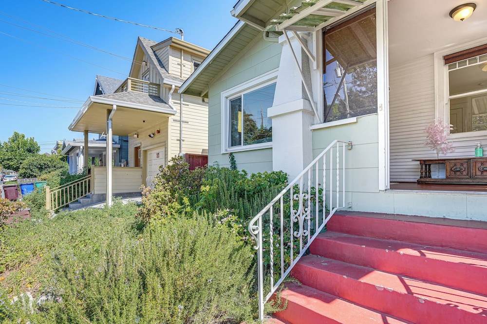 Walkable East Bay Home - 2 Mi to Bart Station